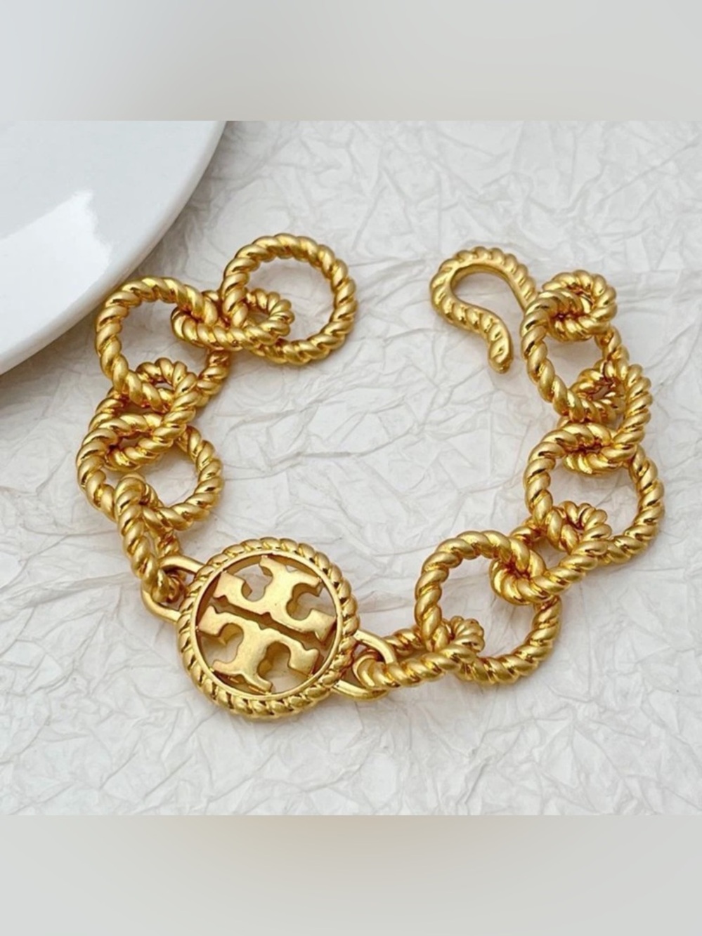 Tory Burch Twisted Link Logo Charm Bracelet in Gold